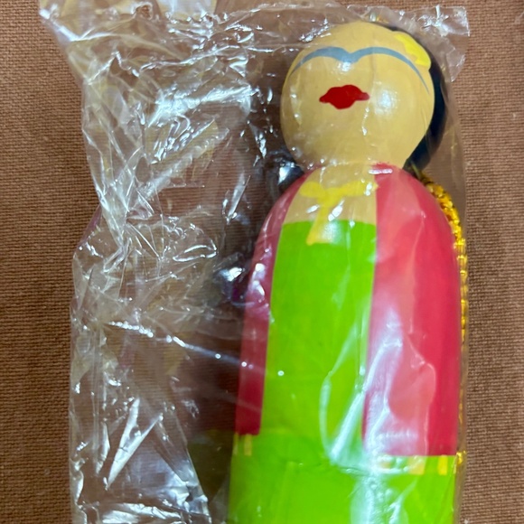 Bundle of TWO Frida Kahlo items: 10" water bottle and wooden peg ornament - Picture 4 of 5
